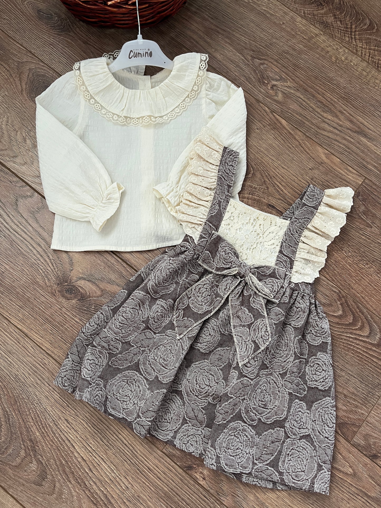 Рокля с ризка