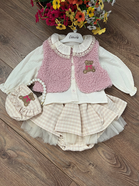 Комплект от 4 части