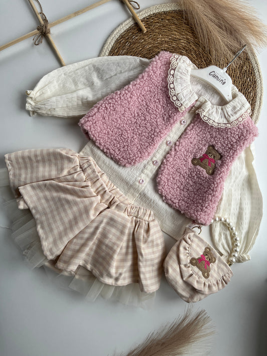 Комплект от 4 части