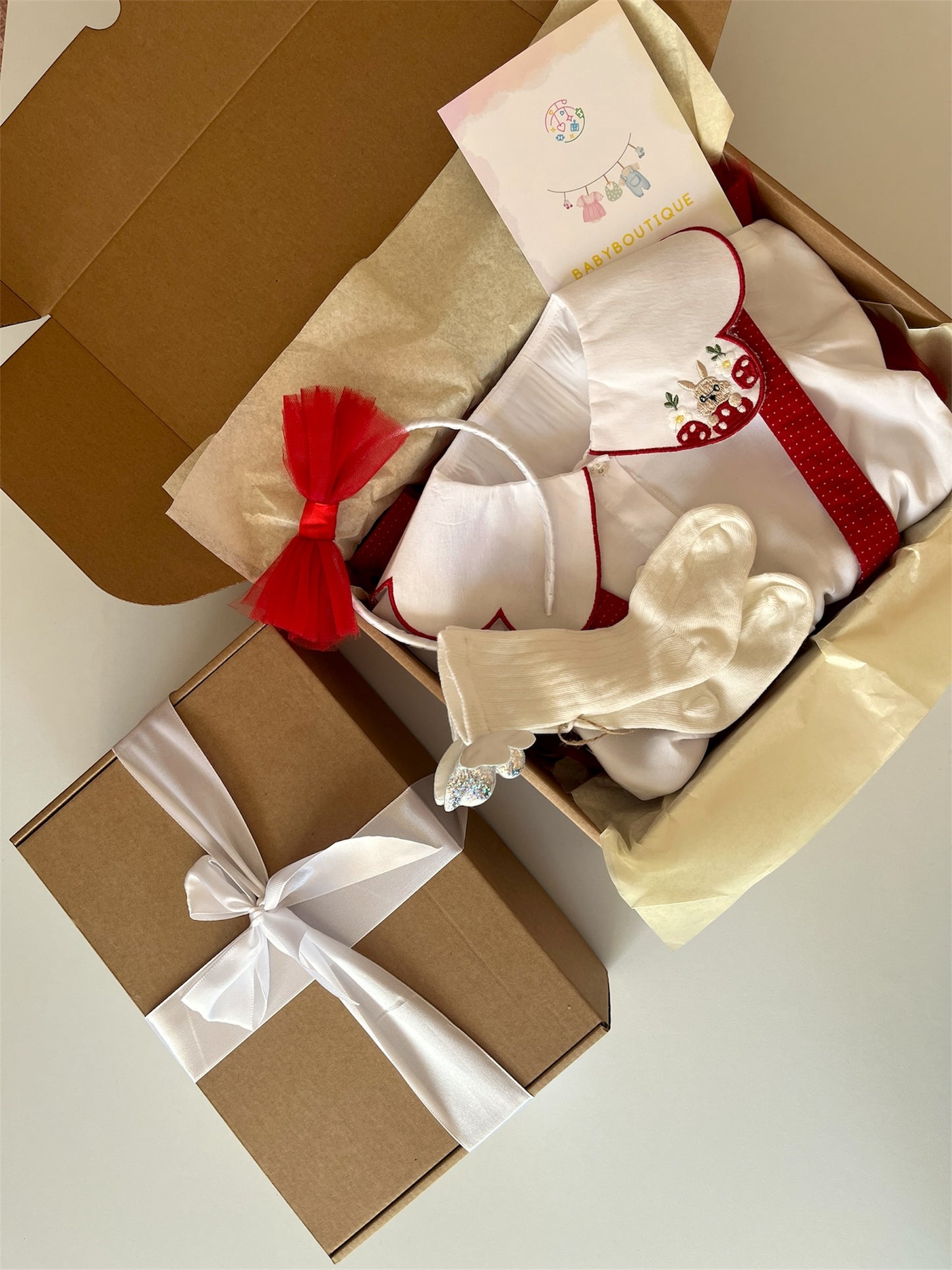 Подаръчна кутия за момиче с червена рокля Cumino и аксесоари – Gift Box за момиче