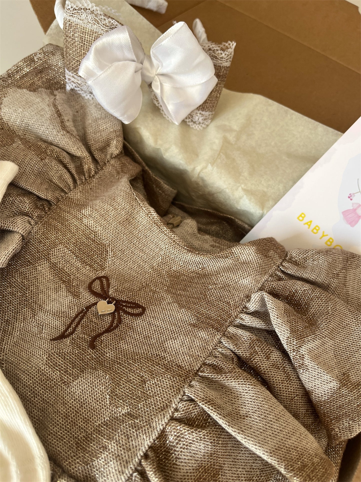 Подаръчна кутия за момиче с рокля Cumino и аксесоари – Gift Box